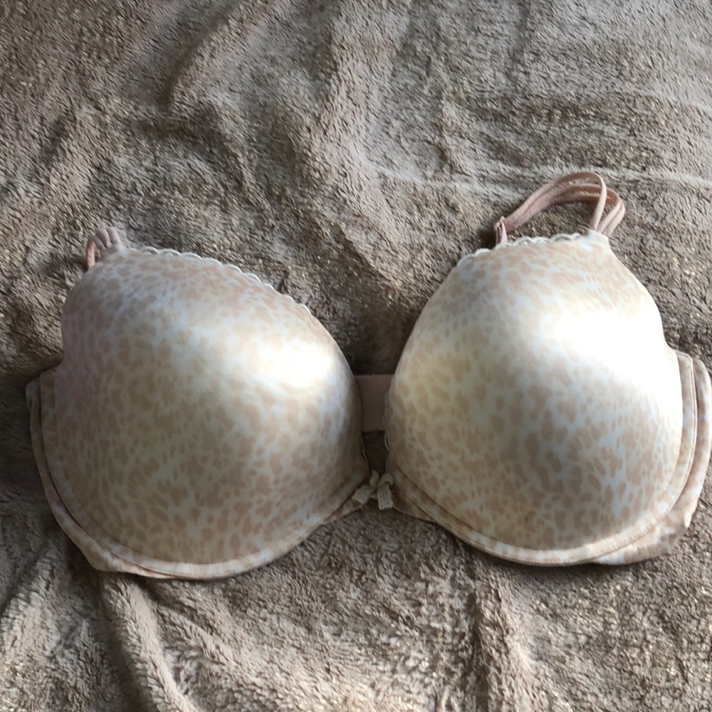 Victoria’s Secret leopard print bra